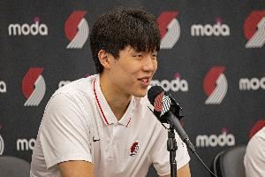 开拓者夏联主帅：会围绕杨瀚森制定一些战术 他身上压力很大